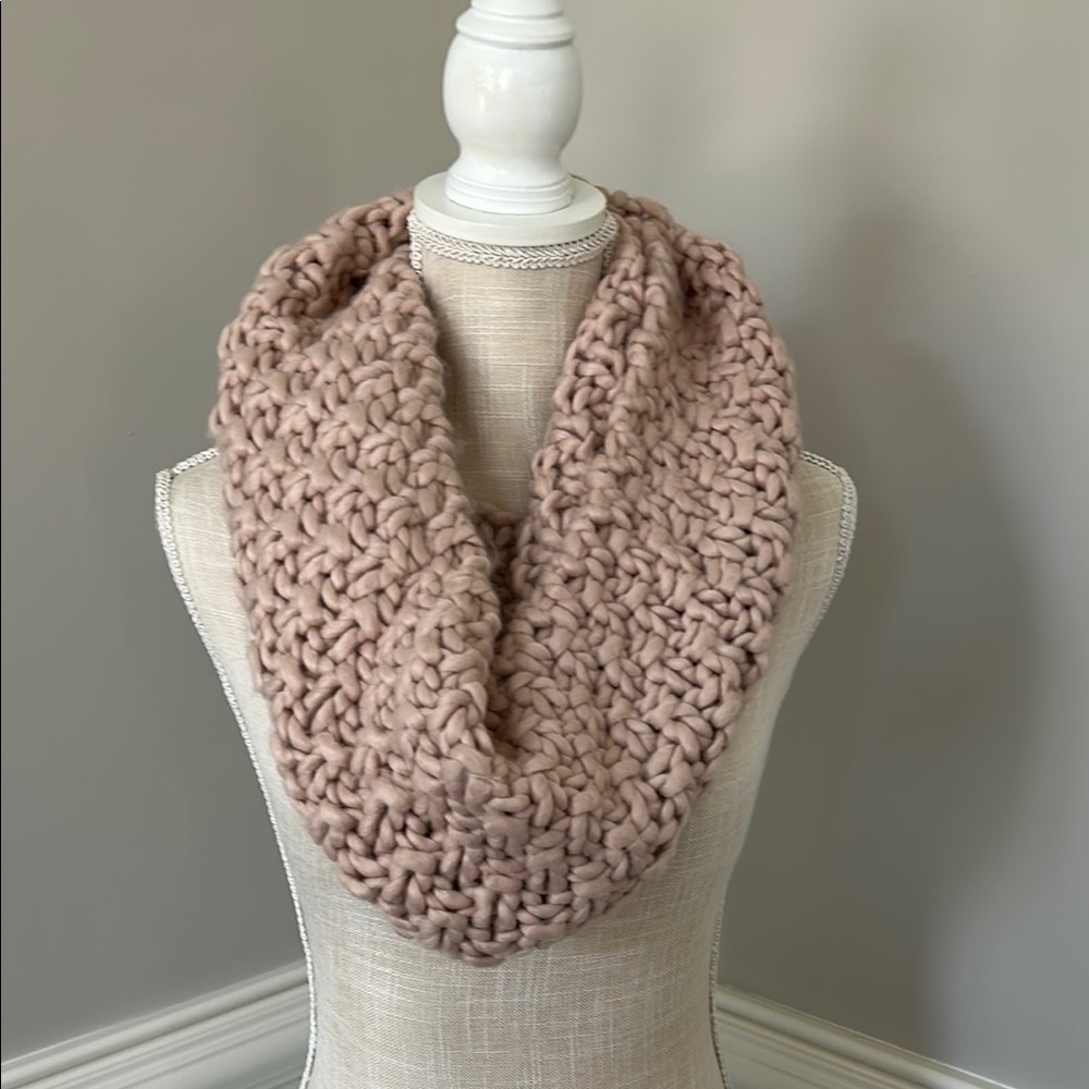 Chunky Knit Infinity Scarf in Blush Pink